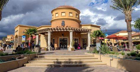 luxury outlets palm springs